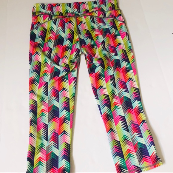FABLETICS RAINBOW CHEVRON CAPRIS LEGGINGS - Picture 3 of 8